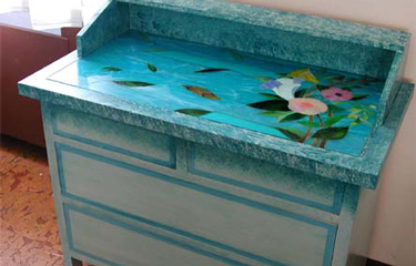 cassettone ridipinto con piano